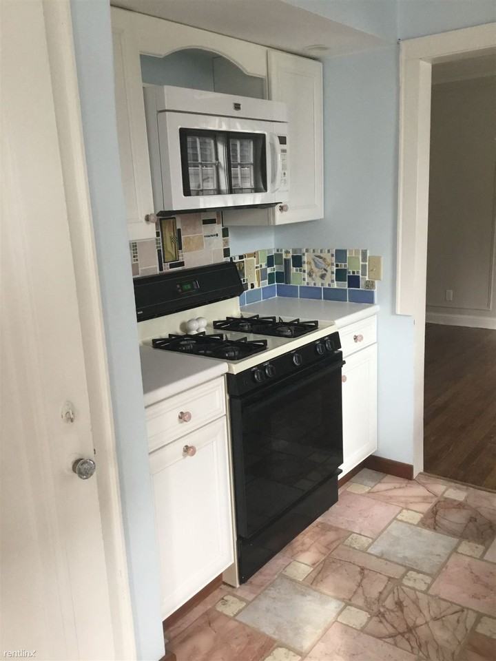 137 Wallinwood Ave NE - Photo 3 of 11