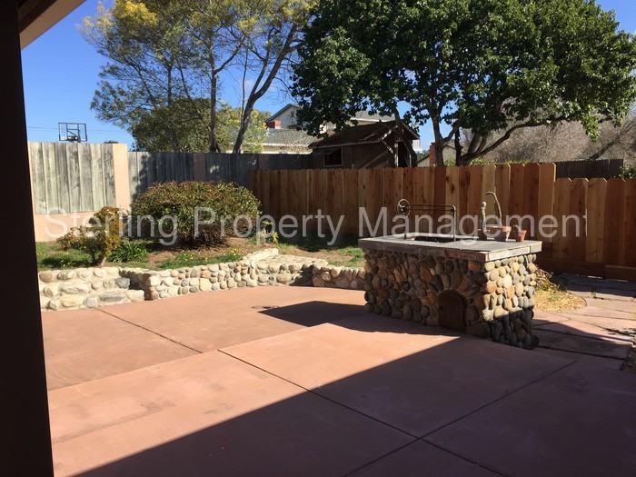 1545 Ord Grove Ave - Photo 3 of 8