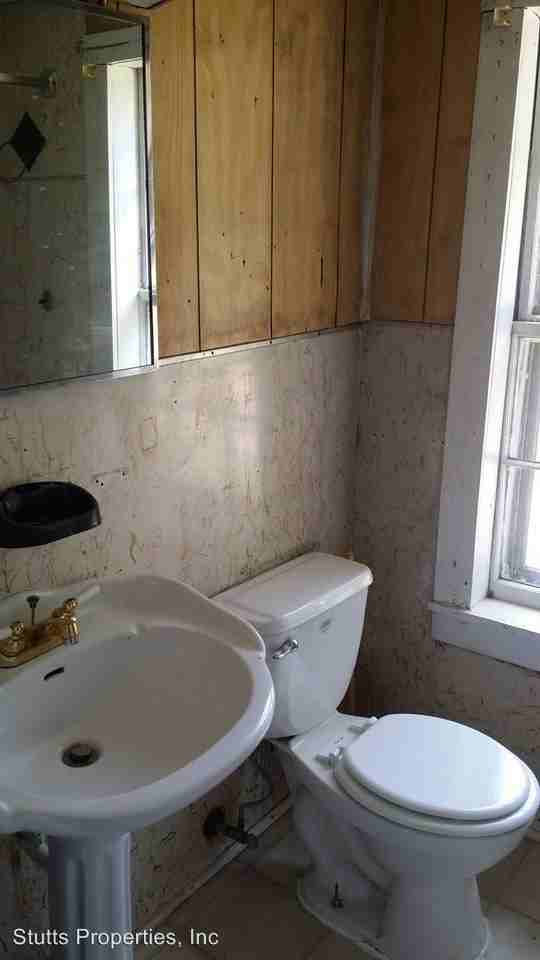 1119 E 8th St - Photo 3 of 6