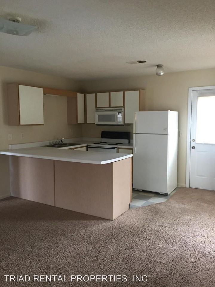 405 CITYVIEW STREET - Photo 3 of 7