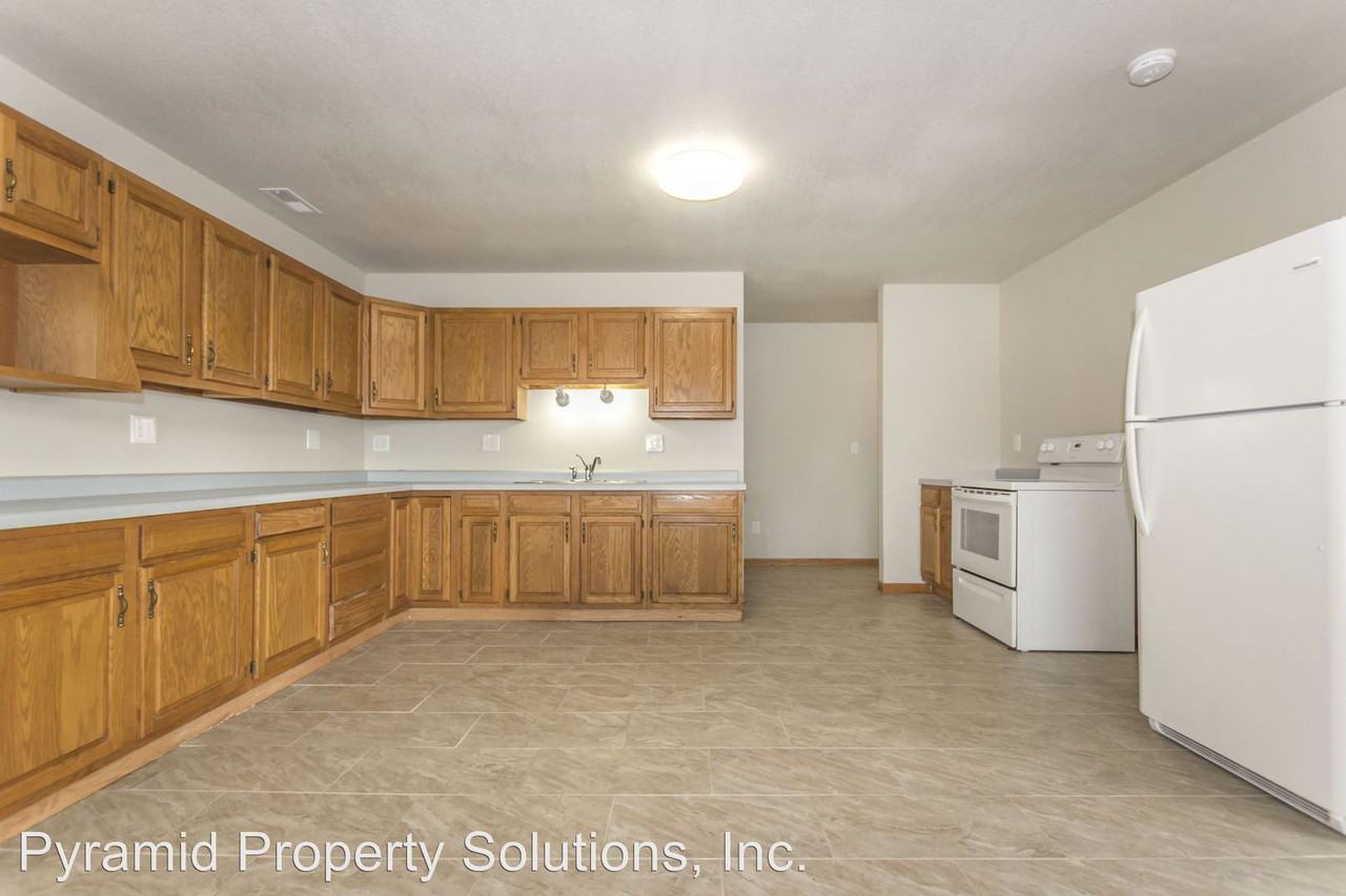 2484 NE 112th St - Photo 2 of 17