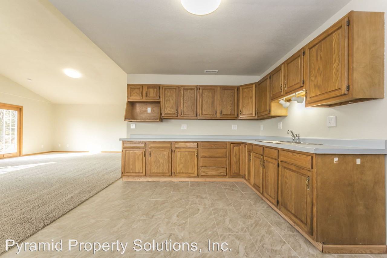 2484 NE 112th St - Photo 3 of 17