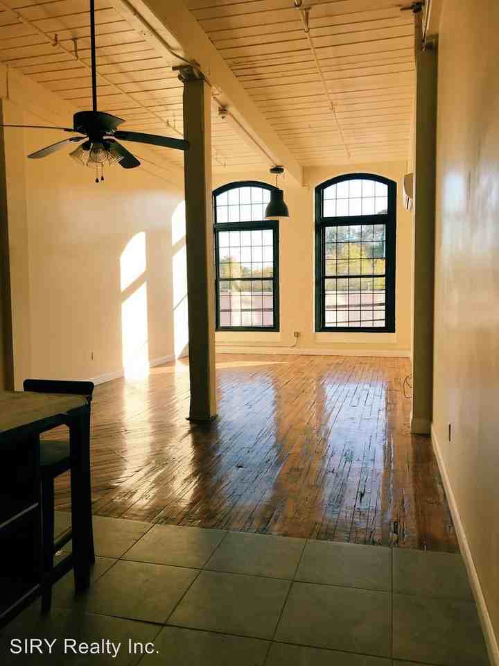 91 Hartford Ave - Photo 3 of 3