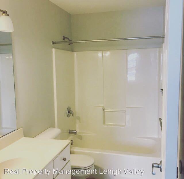 315 S Oak St - Photo 3 of 15