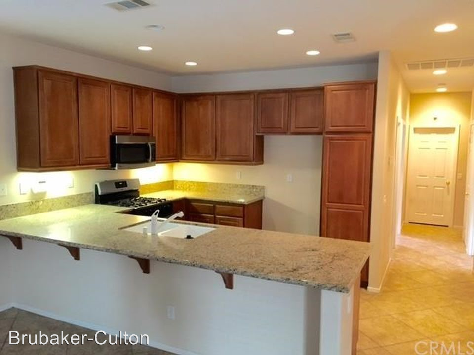 485 Palm Ave - Photo 2 of 5