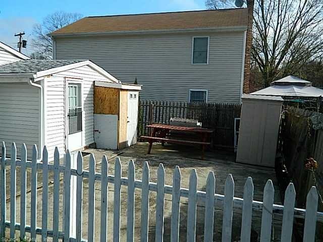 16 Mark Twain Dr - Photo 2 of 13