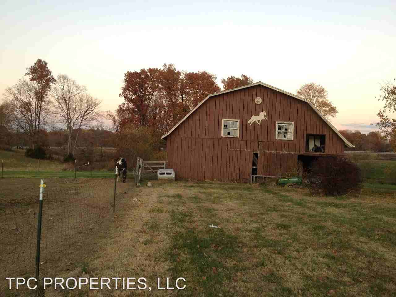 7996 Bowling Green Rd - Photo 2 of 9