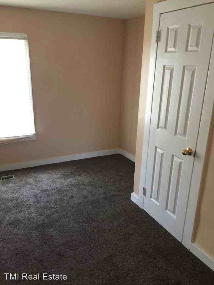 922 Nassau Ave SW - Photo 2 of 10