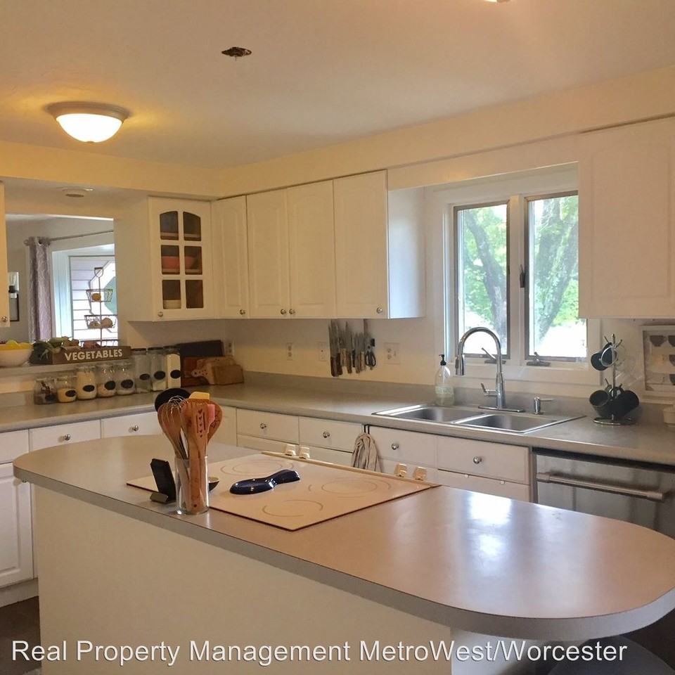 557 Wattaquadock Hill Rd - Photo 2 of 15