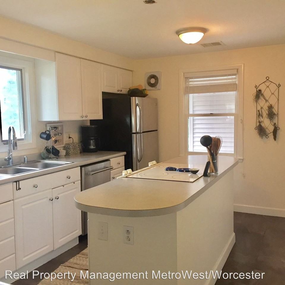 557 Wattaquadock Hill Rd - Photo 3 of 15