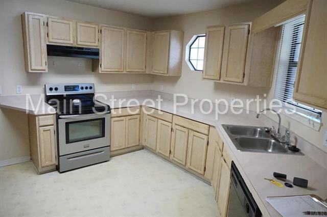 7415 Lillie Ln - Photo 3 of 6