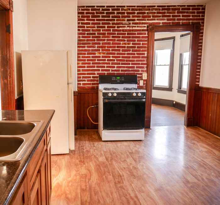 65 Knox St - Photo 2 of 8