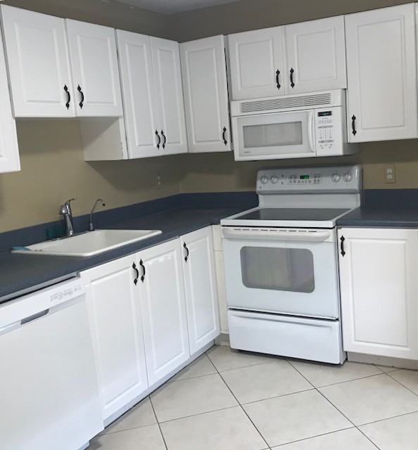 5249 Tennis Lane - Photo 2 of 8