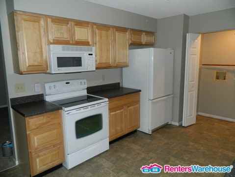 605 NE 9th St - Photo 2 of 13