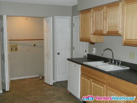 605 NE 9th St - Photo 3 of 13