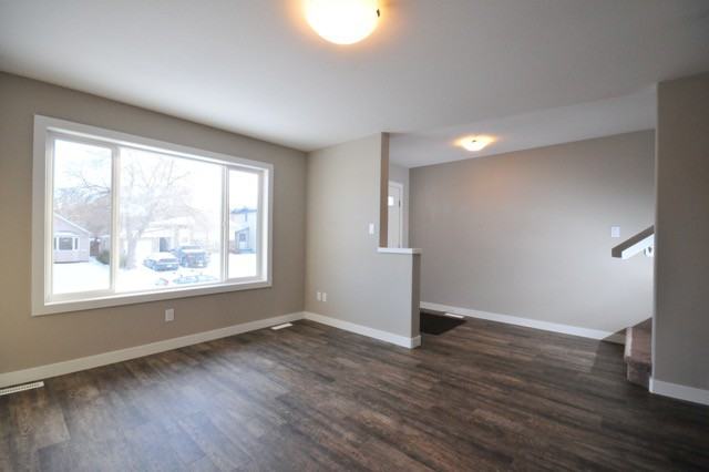 111 St. John Street N - Photo 2 of 9