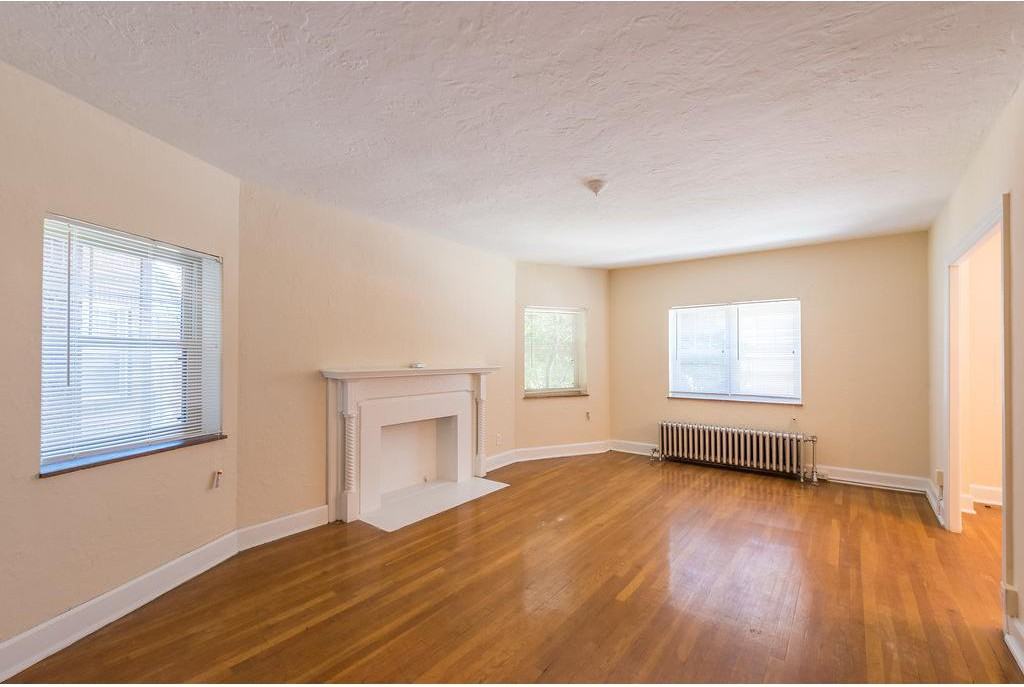 The Edgewater - Photo 5 of 19