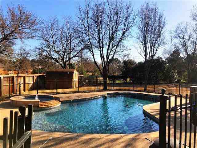 110 E Chapel Downs Dr - Photo 2 of 24