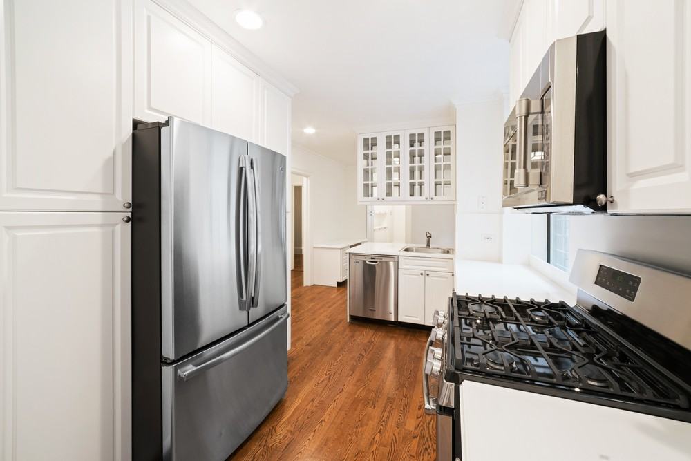 1085 Park Ave - Photo 3 of 12