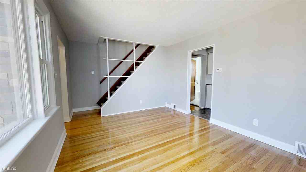 222 S Lowell Ave - Photo 3 of 10