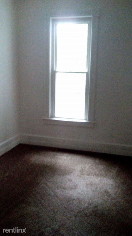 226 W 20th St - Photo 3 of 7