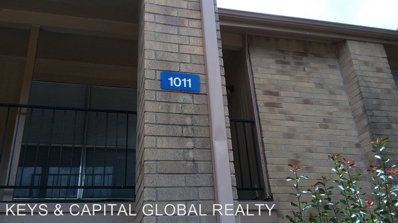 1011 GUNNISON - Photo 2 of 10