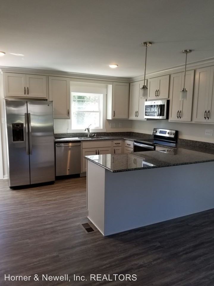 1903 Westover Hills Blvd - Photo 3 of 6