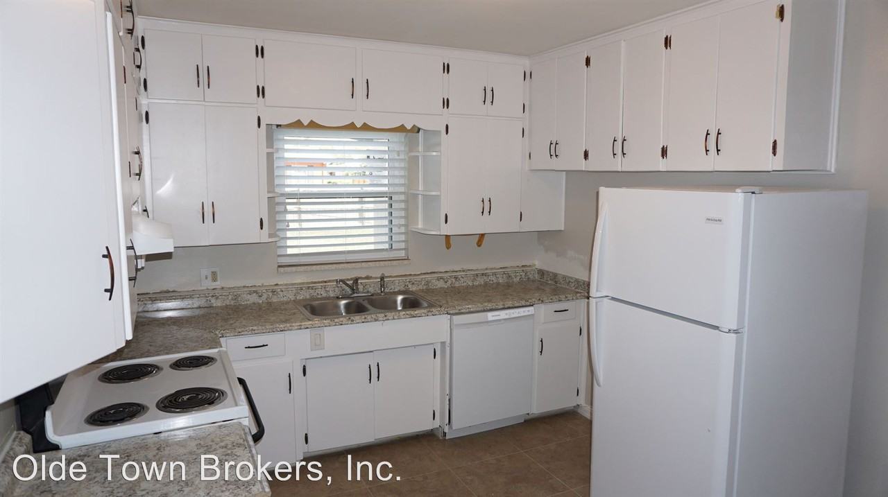 2421 Betty St - Photo 2 of 7