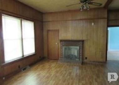 31 Oak St - Photo 3 of 5