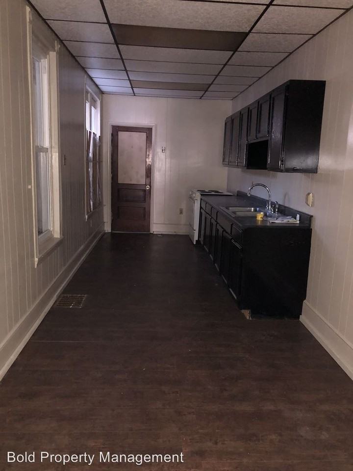 1151 N 10th St - Photo 2 of 10