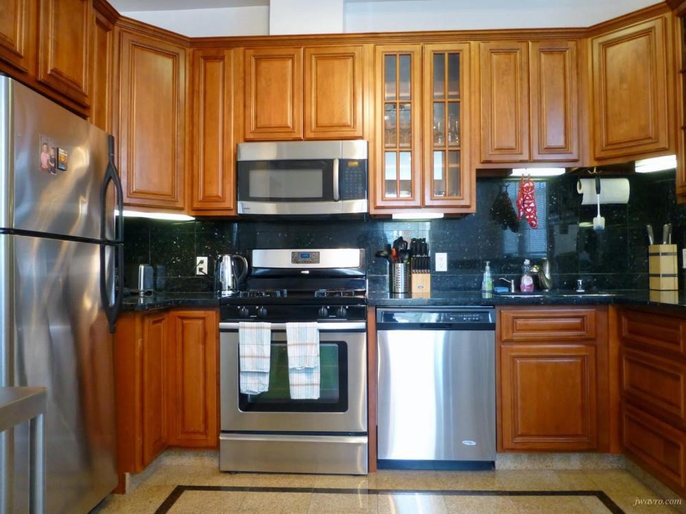 1045 Noe St - Photo 2 of 13