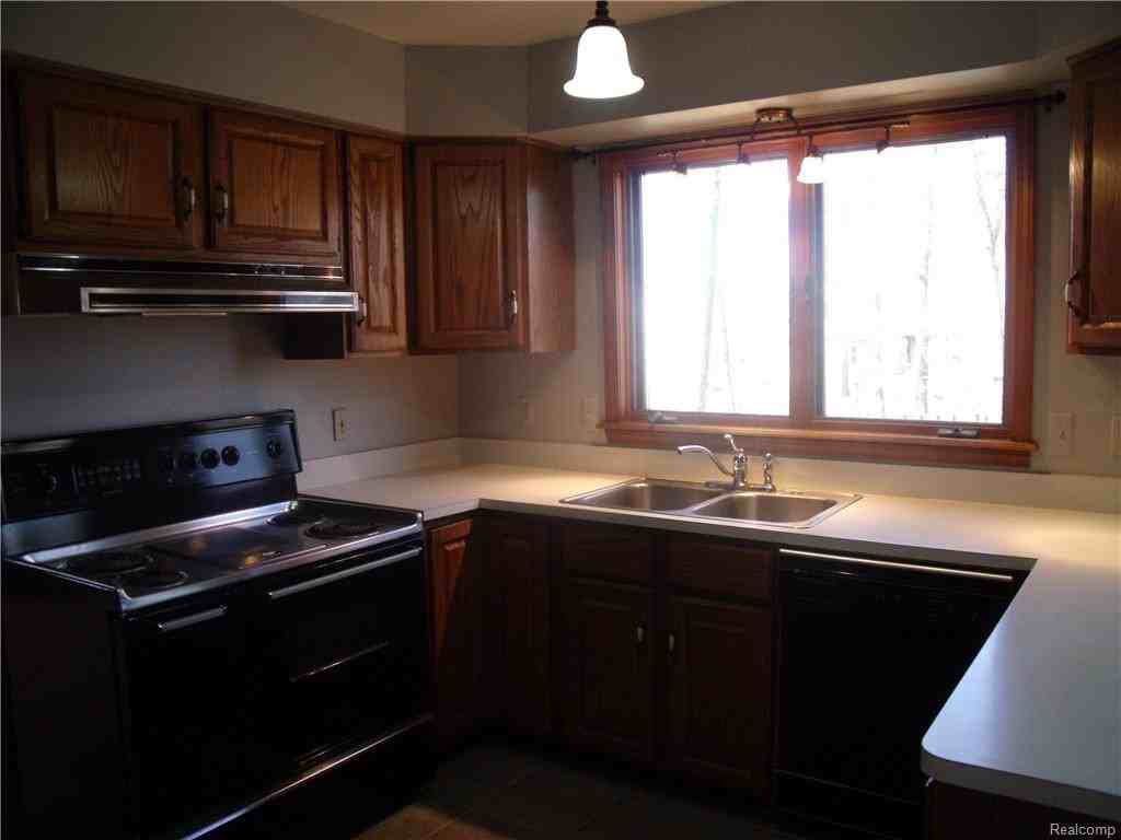 10555 Skeman Rd - Photo 3 of 36