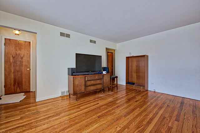 6438 N Harlem Ave - Photo 3 of 25