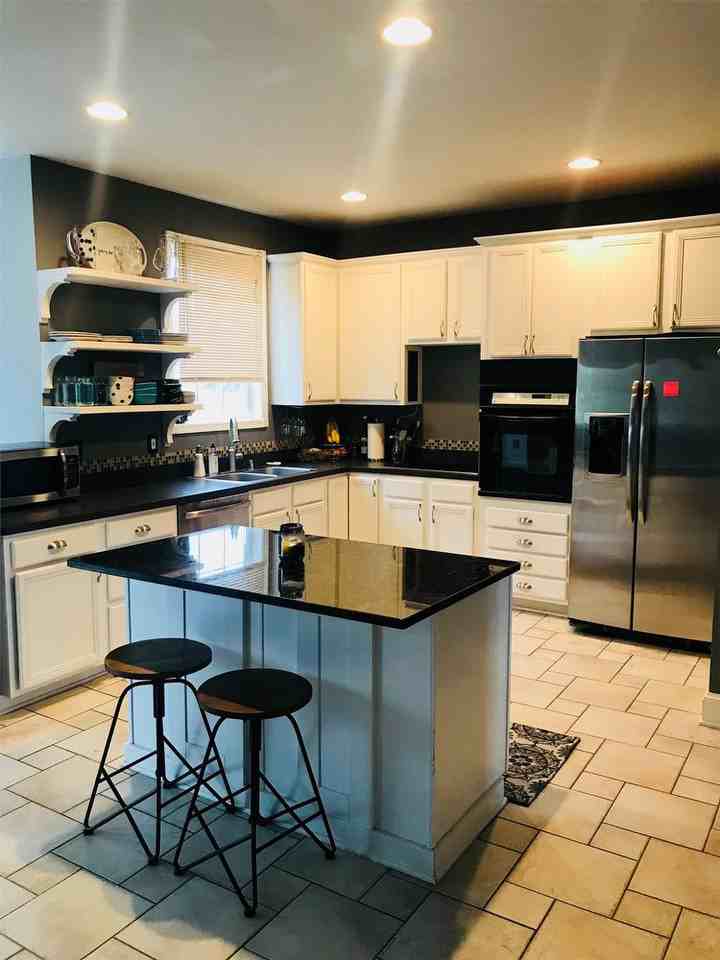 576 Marlborough Point Rd - Photo 2 of 38