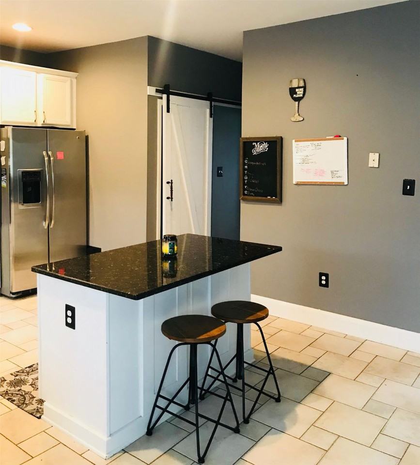 576 Marlborough Point Rd - Photo 3 of 38