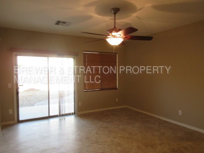 824 E Jacob St - Photo 2 of 29