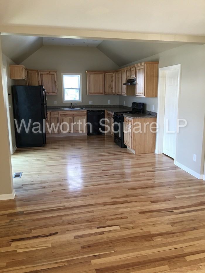 561 N Wisconsin St - Photo 2 of 15