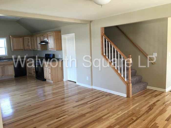 561 N Wisconsin St - Photo 3 of 15