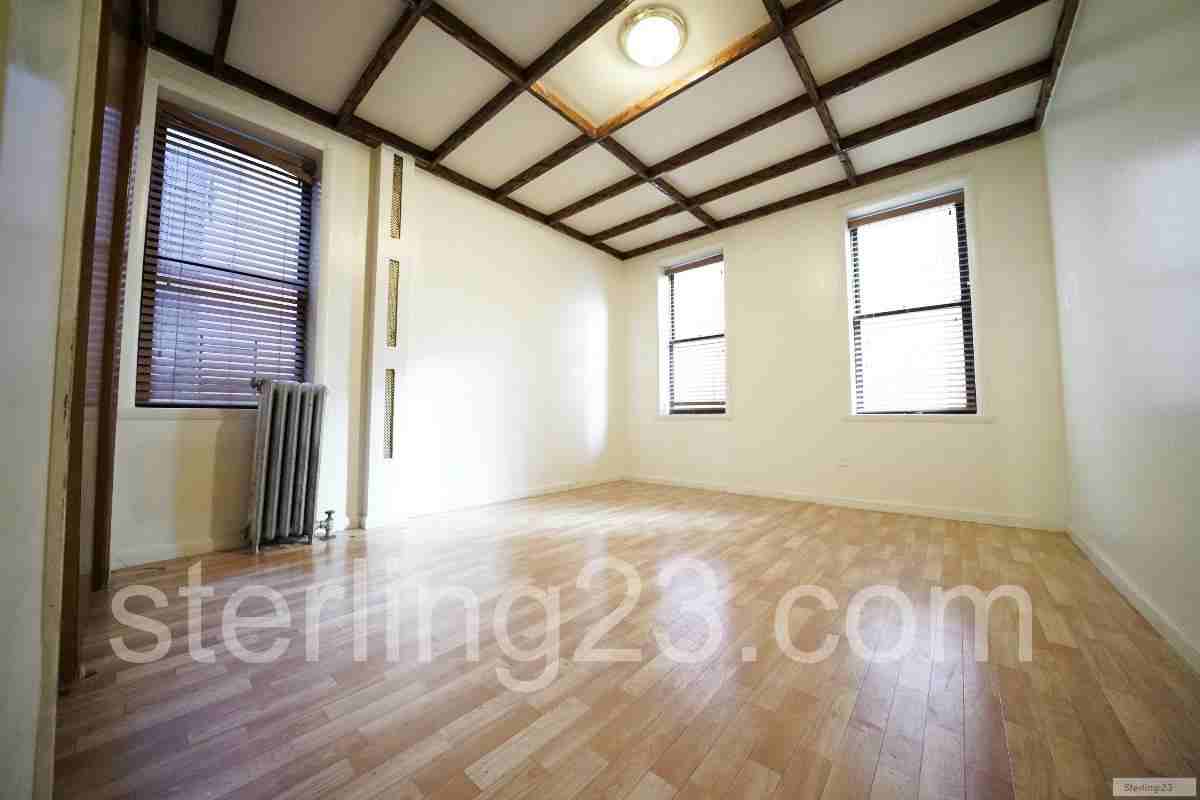 25-38 Astoria Blvd #1R - Photo 2 of 6