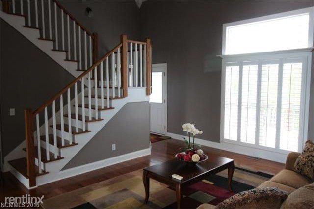 680 Highland View Ln - Photo 3 of 9