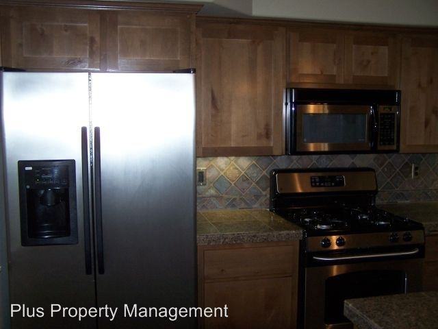 425 NW 25th St - Photo 3 of 8