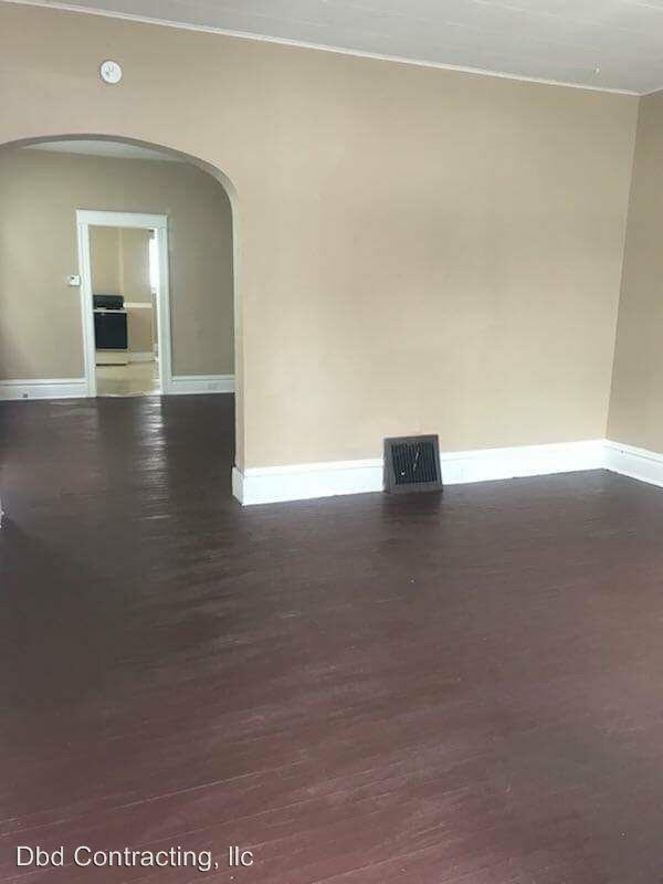 2111 Maumee Ave - Photo 2 of 10