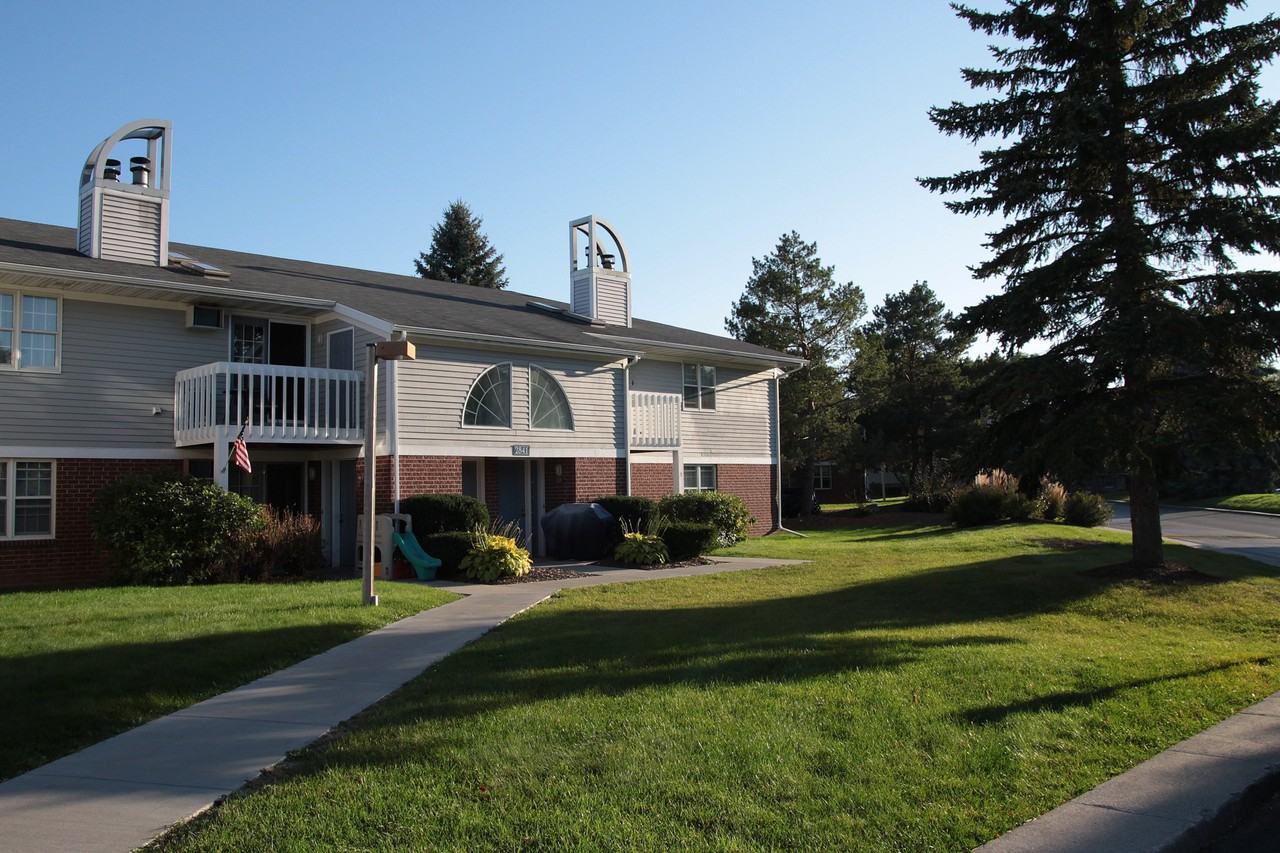 Foxcroft Apartments - Photo 2 of 19