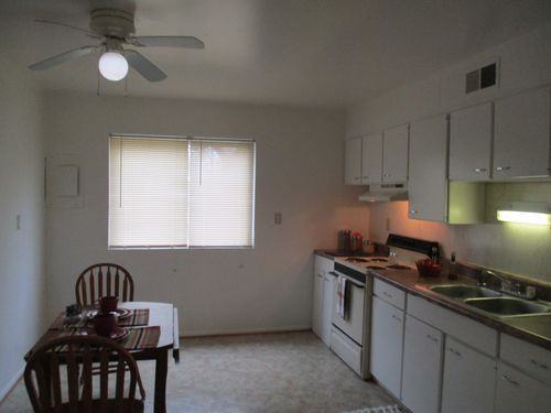 816 LaSalle Ave #11D - Photo 3 of 8