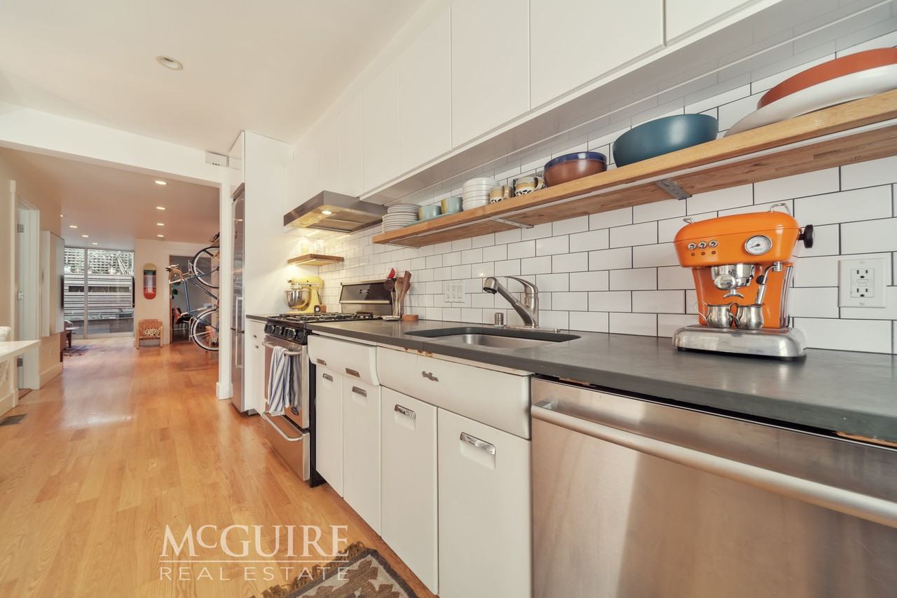 133 Ellert St - Photo 3 of 19