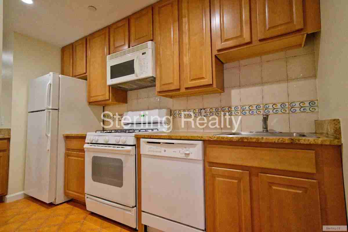 28-21 Astoria Blvd #3