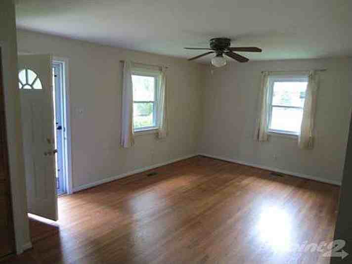 112 Dillard St - Photo 2 of 10