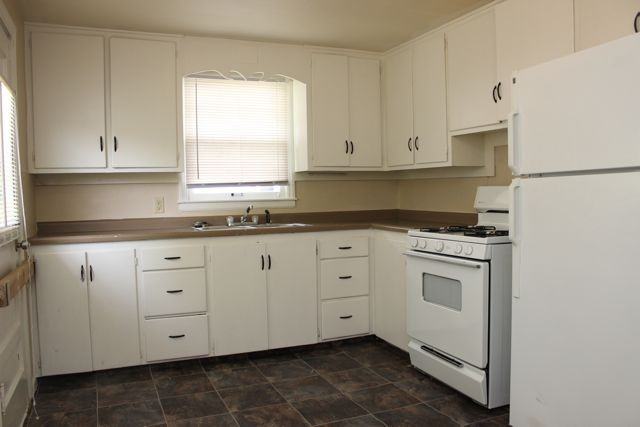 7440 Walrond Ave - Photo 3 of 6