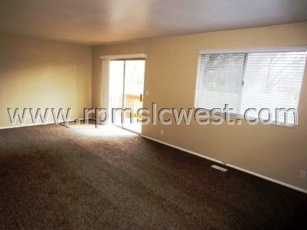 1487 Walnut Dr - Photo 2 of 20