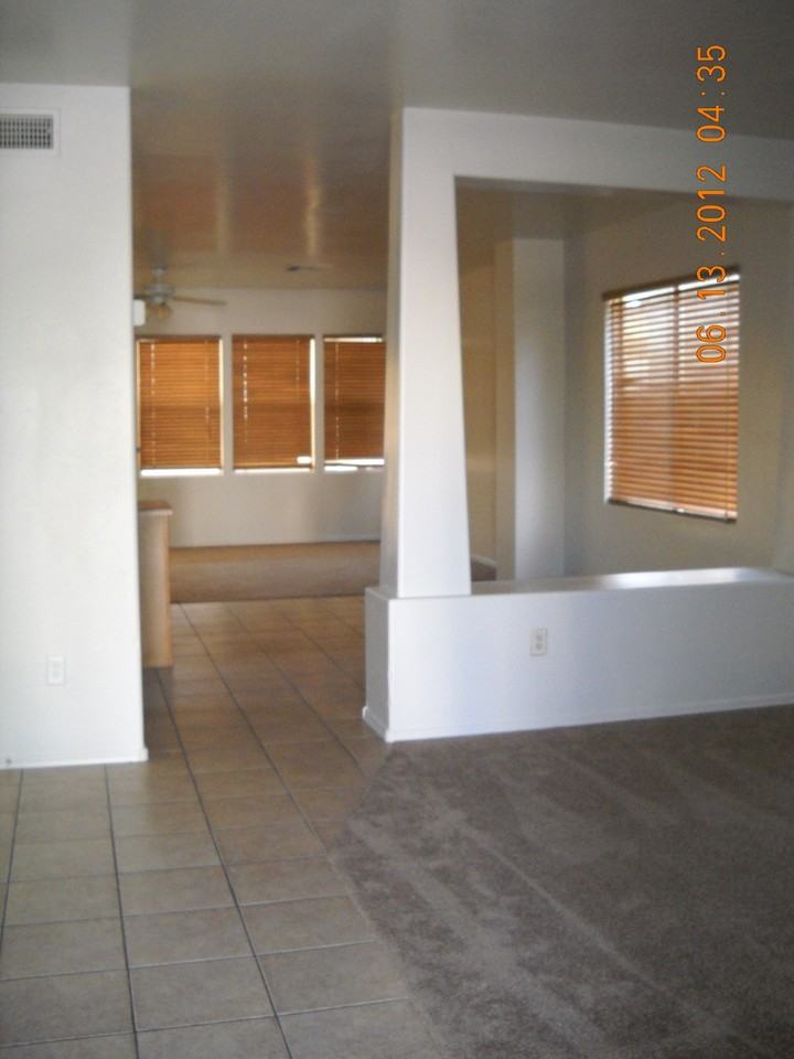 7006 S 40th Ave - Photo 3 of 18